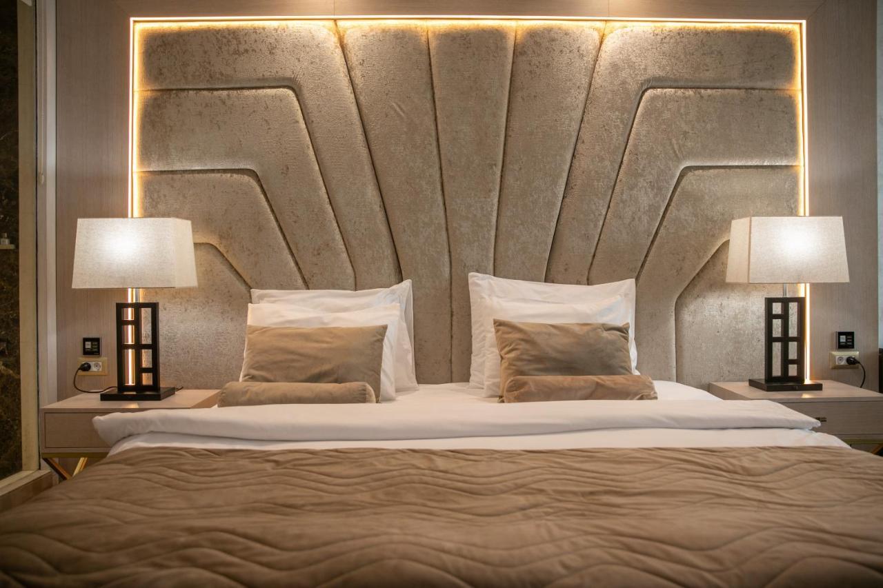 A Hoteli - Grand&Sky Hotel Tornik Zlatibor Exterior photo A bed with a headboard